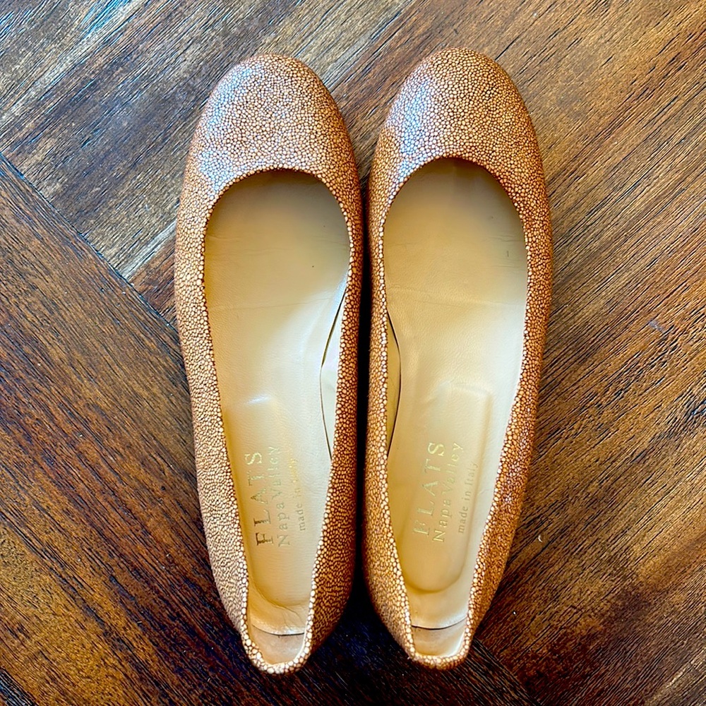 EUC Flats Napa Valley, Size 9
